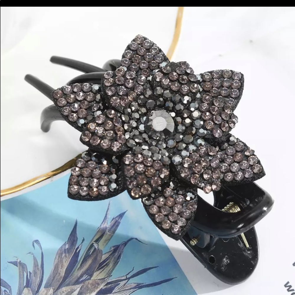 ❤️HANDMADE CRYSTAL AND RHINESTONE HAIR CLIP WITH BUTTERFLY DUCKBILL HAIR CLAWS❤️